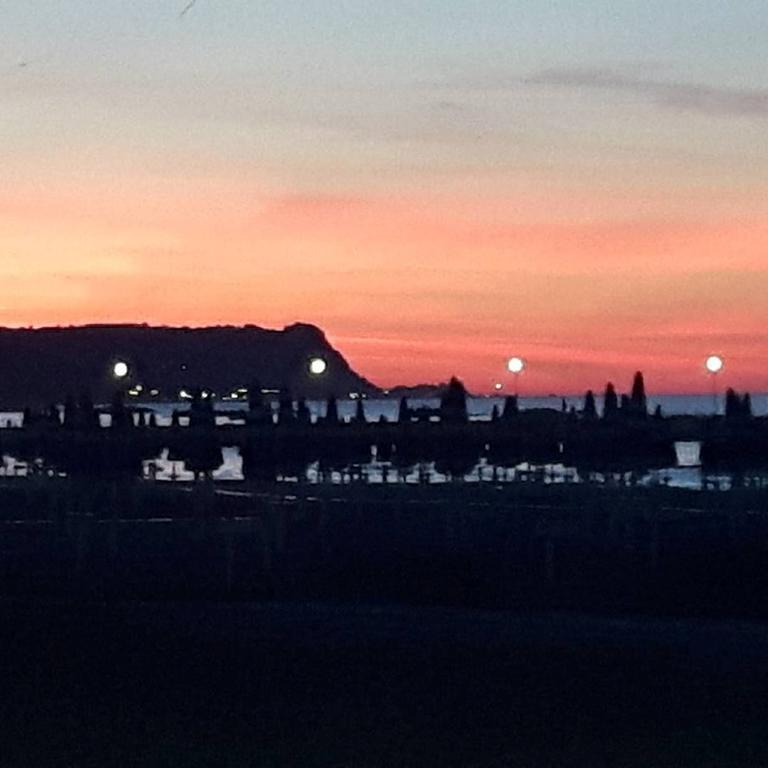 Terrazza Sul Mare Panzió Fano Kültér fotó